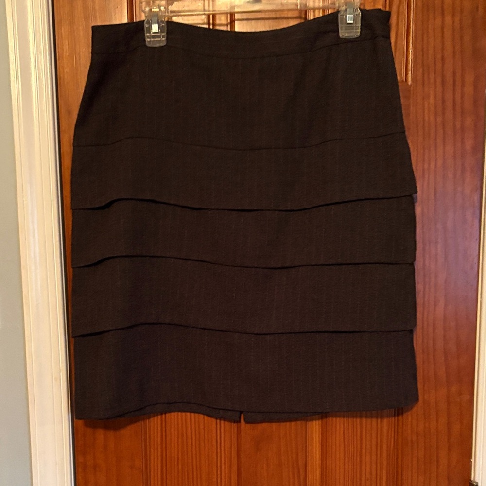 Worthington grey ruffle layer skirt